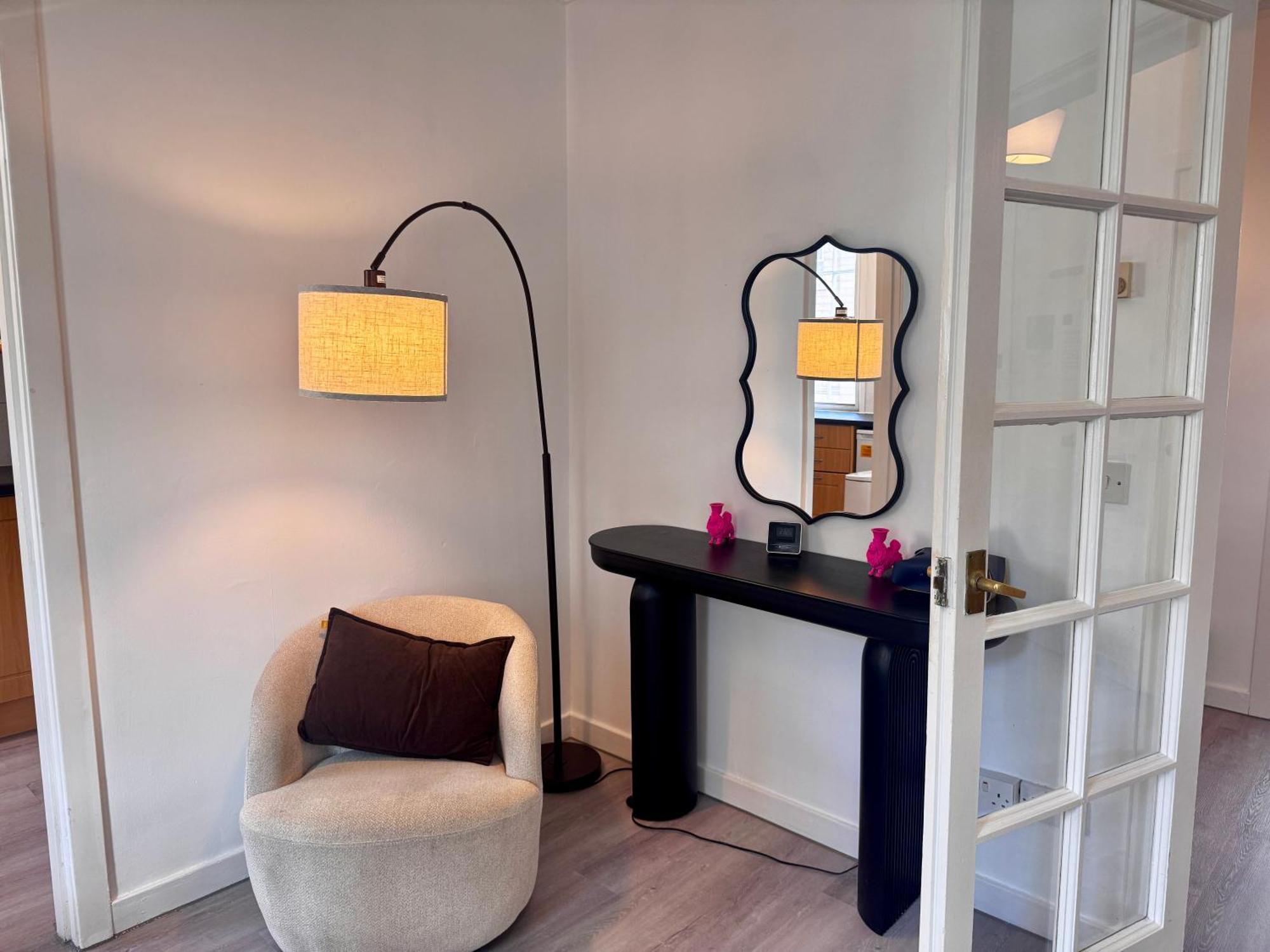 Nicolson Street Two Bedrooms, Edinburgh