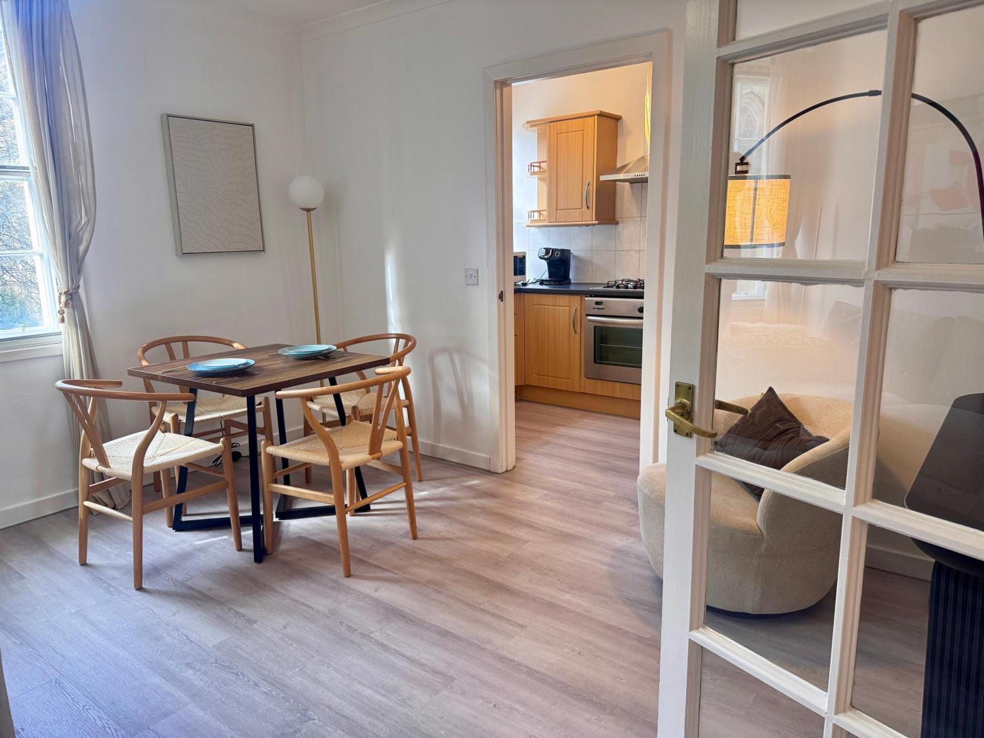 Nicolson Street Two Bedrooms — Photos 1