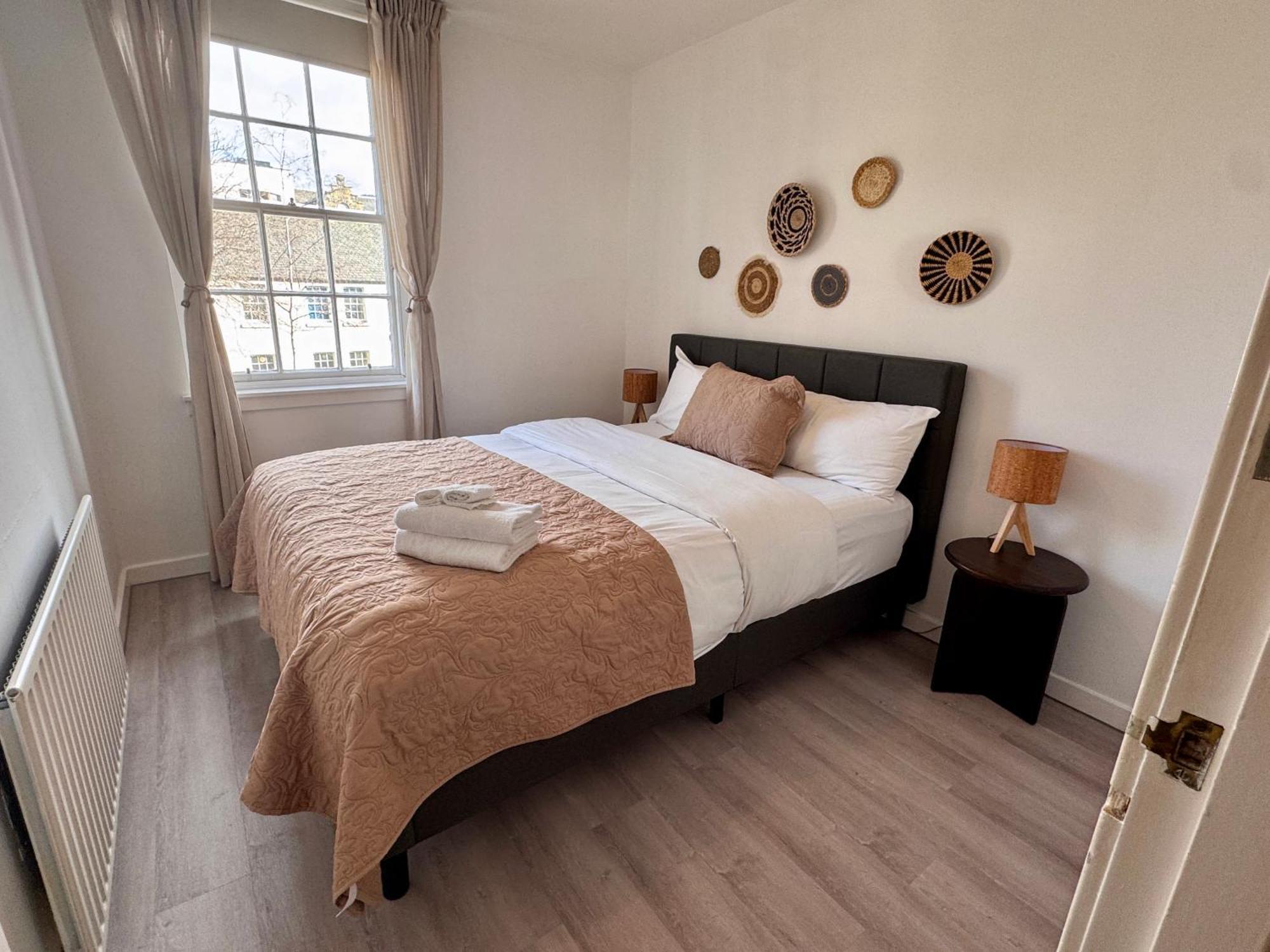Nicolson Street Two Bedrooms — Photos 2